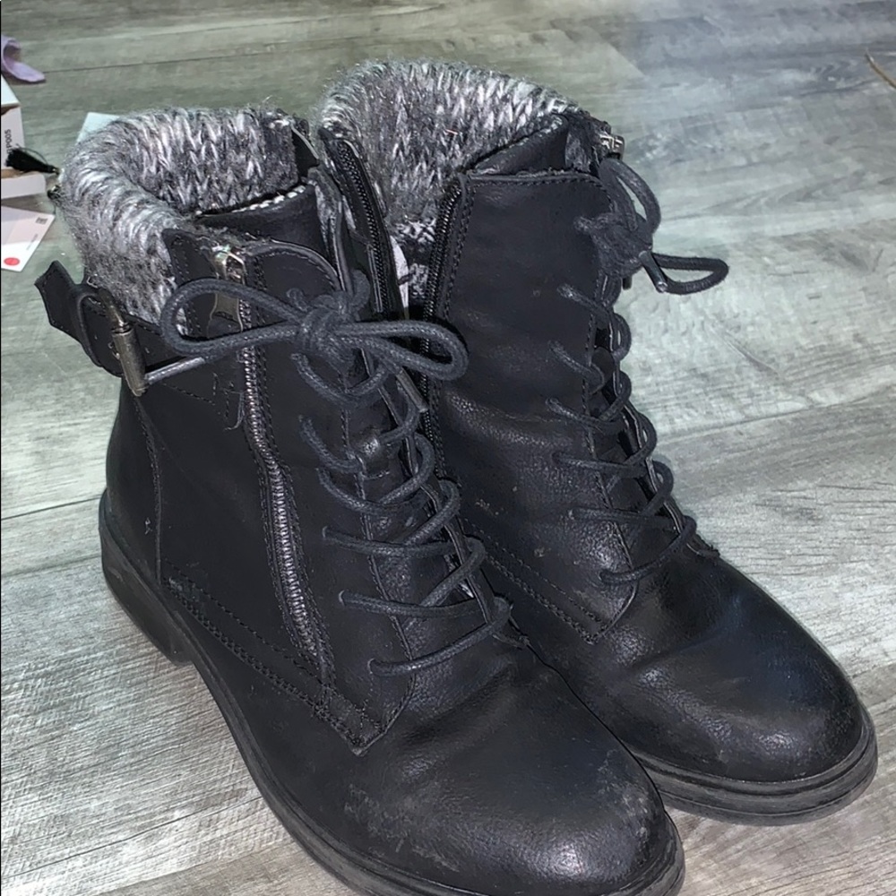 Steve Madden black booties